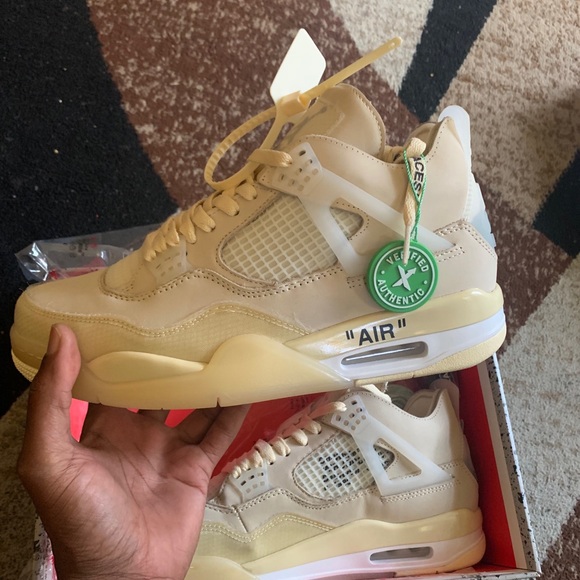 Off white jordan 4’s